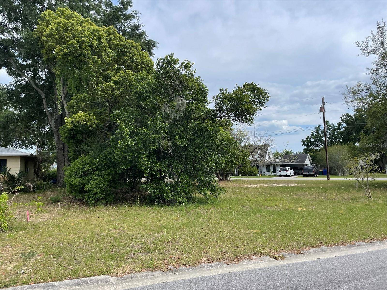 CLARA AVE, Tavares, FL 32778