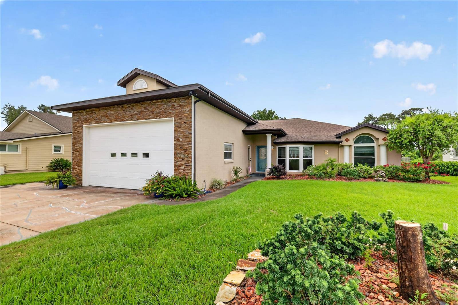 5516 E HARBOR DR, Fruitland Park, FL 34731
