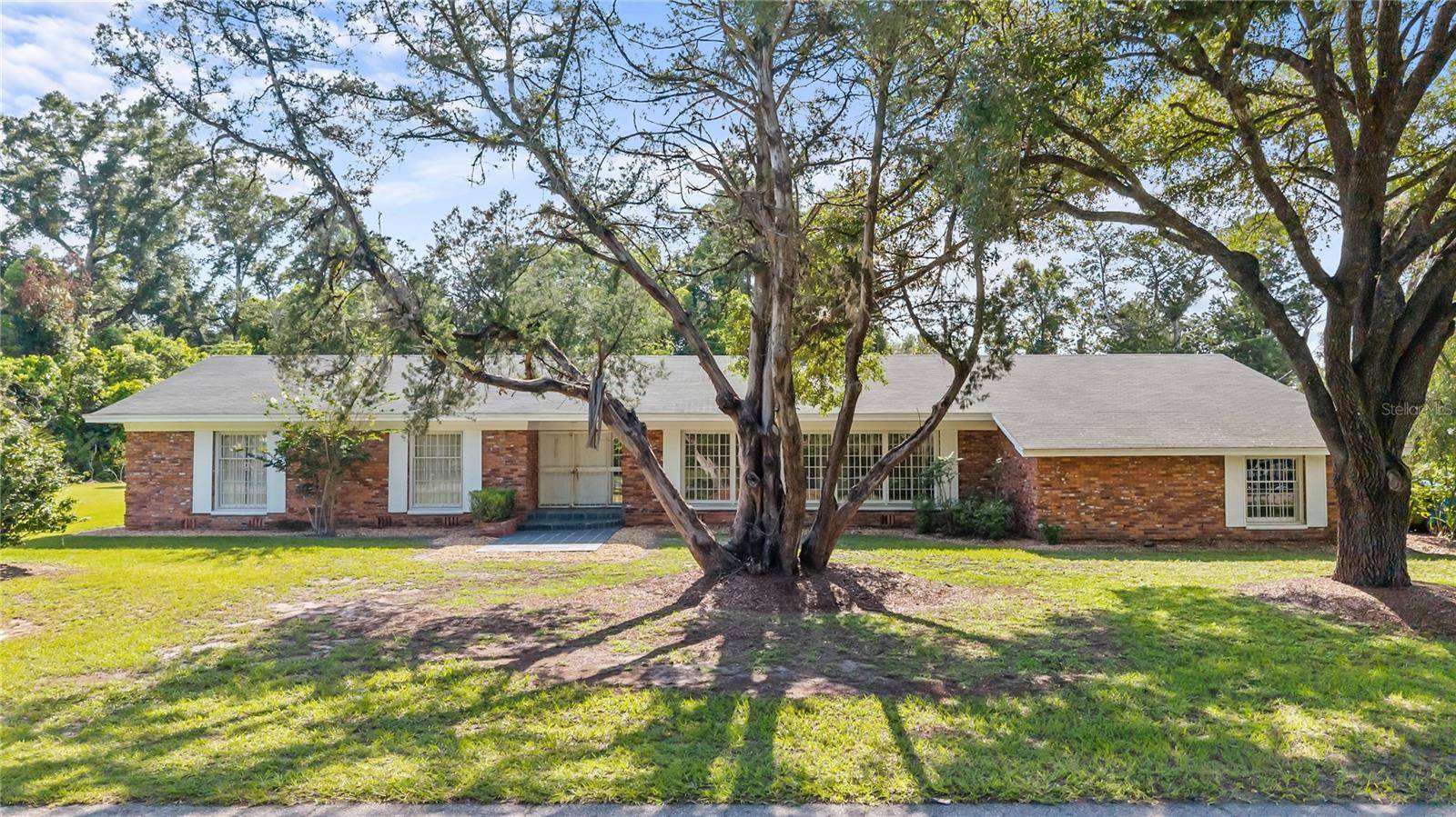 214 SE 2ND ST, Chiefland, FL 32626