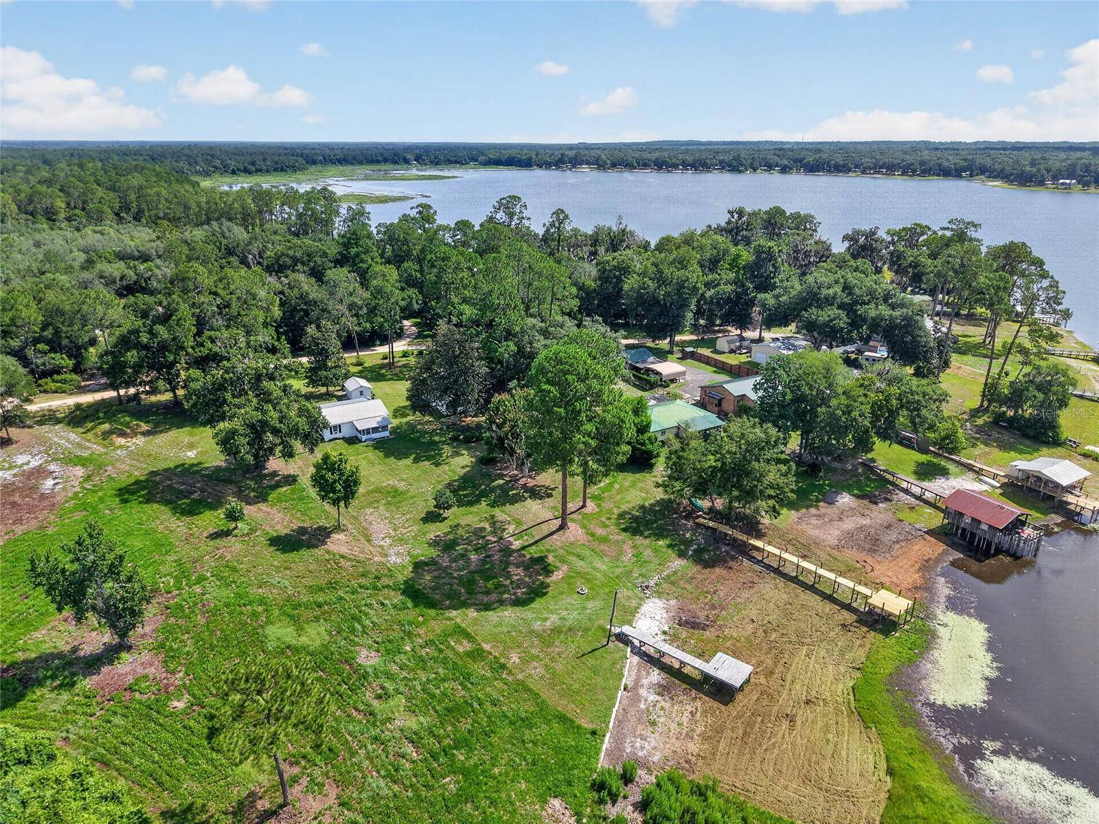 148 LAKE SHORE TER, Interlachen, FL 32148