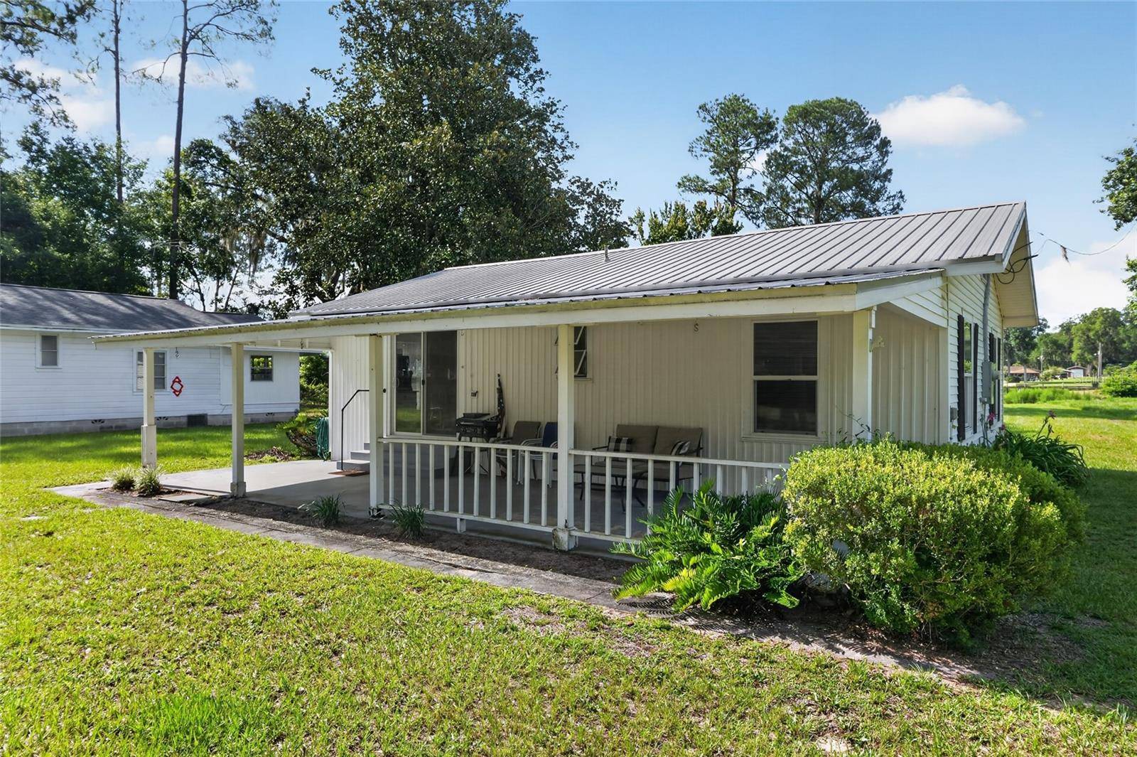 148 LAKE SHORE TER, Interlachen, FL 32148
