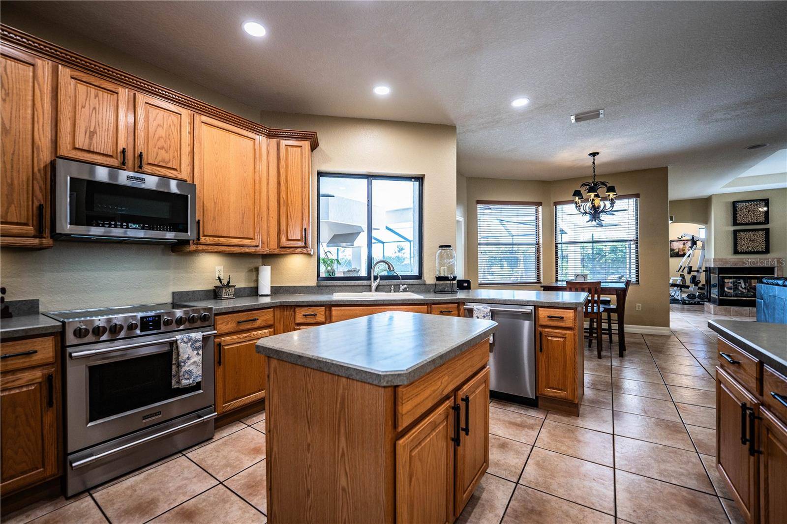 2205 CHESTERFIELD CIR, Lakeland, FL 33813
