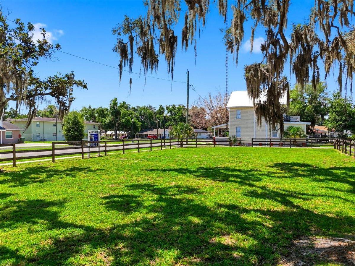 702 AVENUE A, Winter Haven, FL 33880