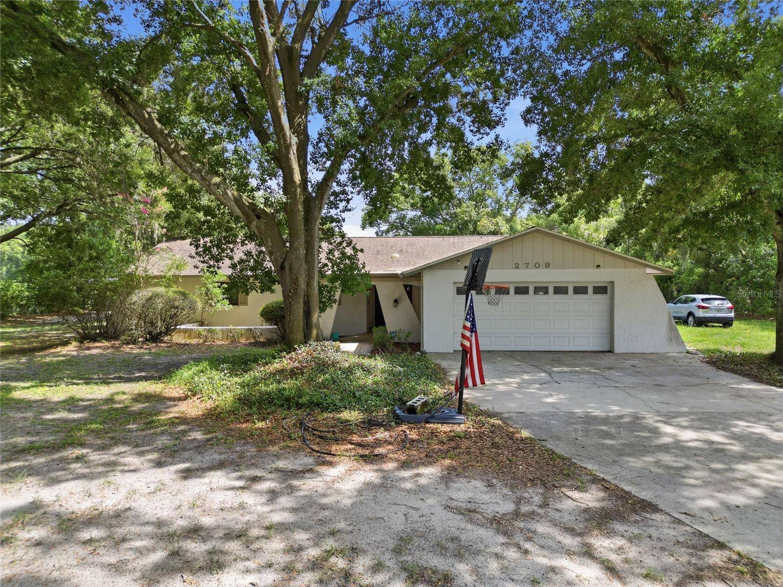 2709 W SAM ALLEN RD, Plant City, FL 33565