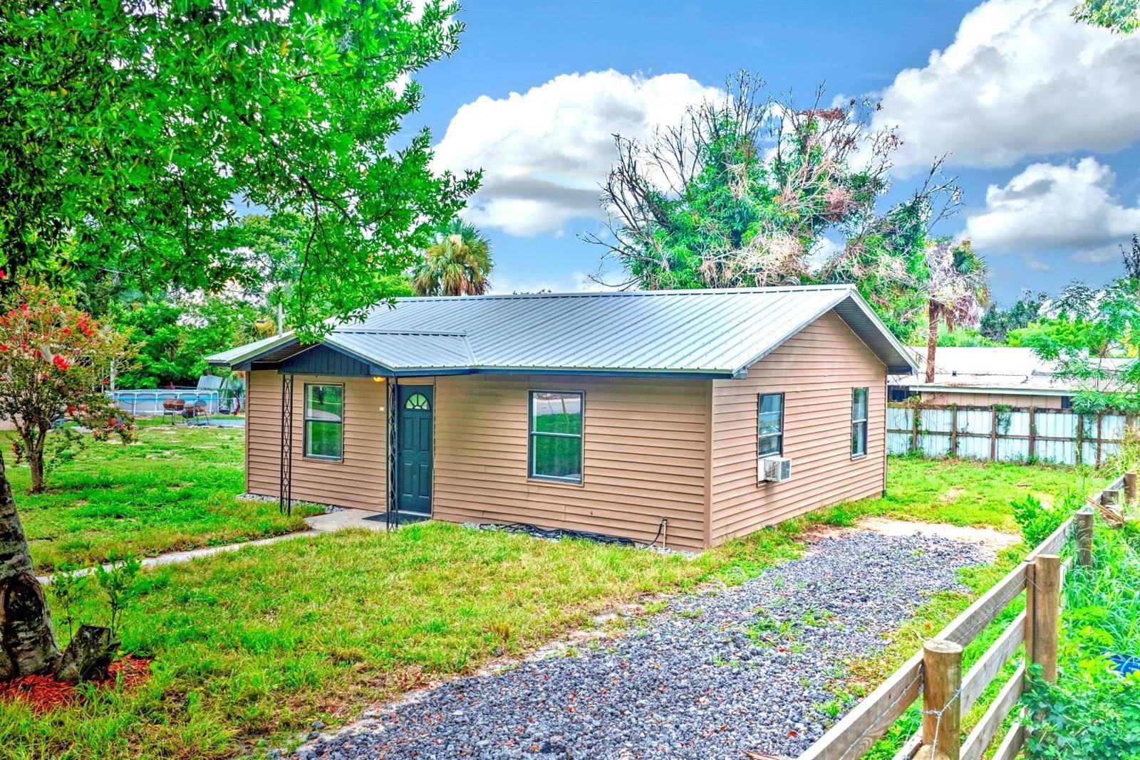 131 WIGGINS AVE, Avon Park, FL 33825