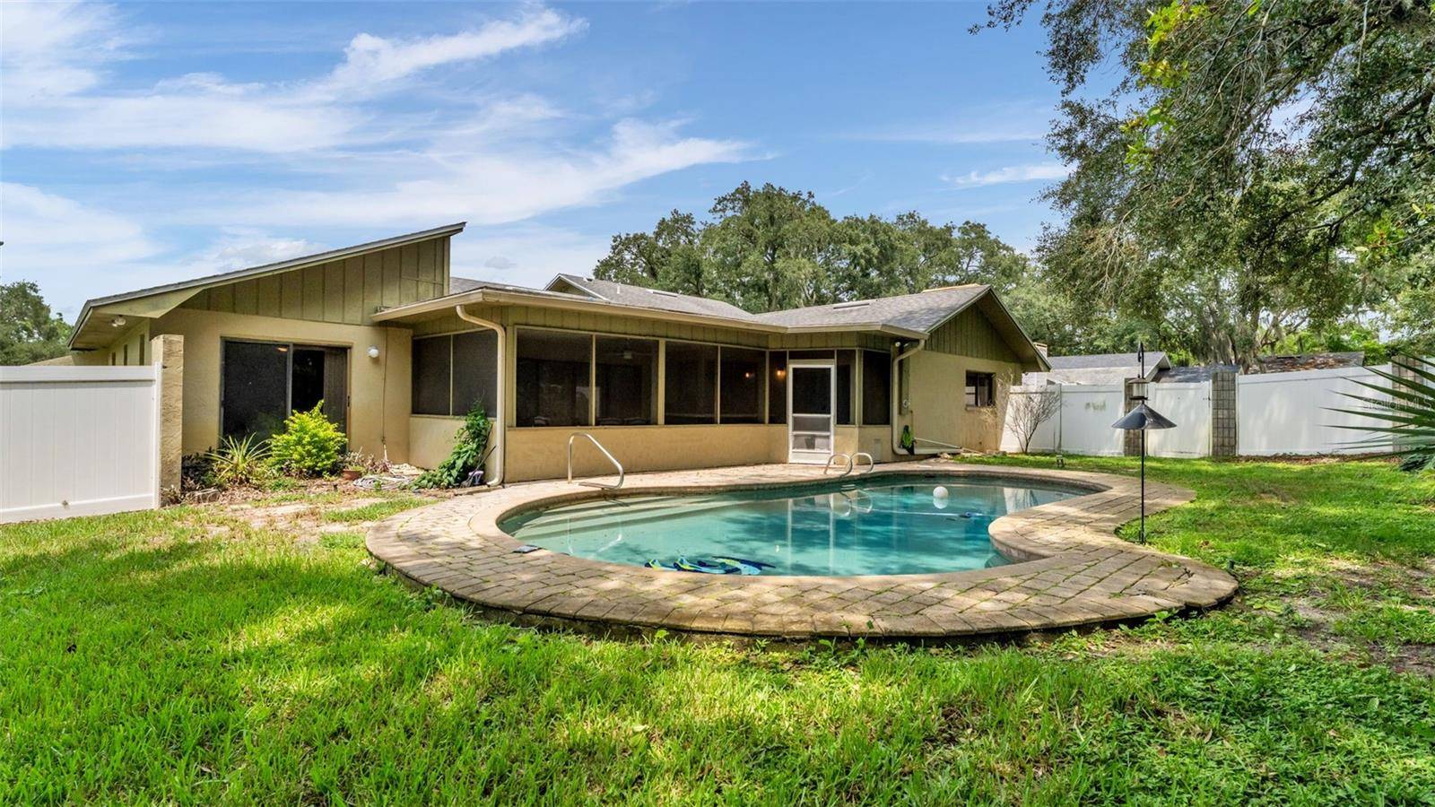 717 WOODHILL DR, Lakeland, FL 33813