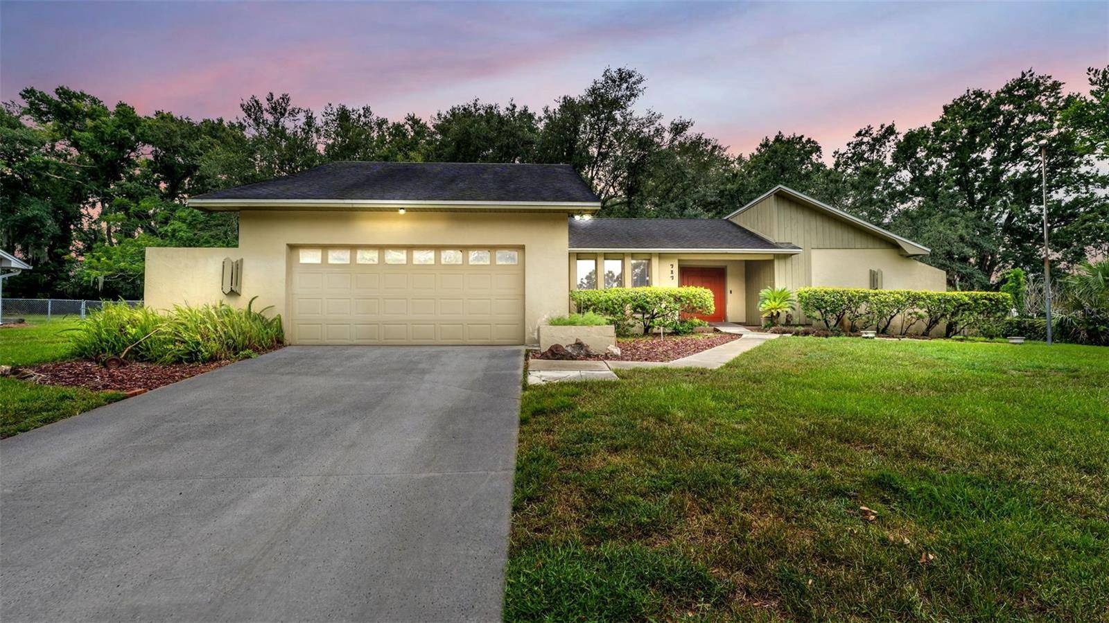 717 WOODHILL DR, Lakeland, FL 33813