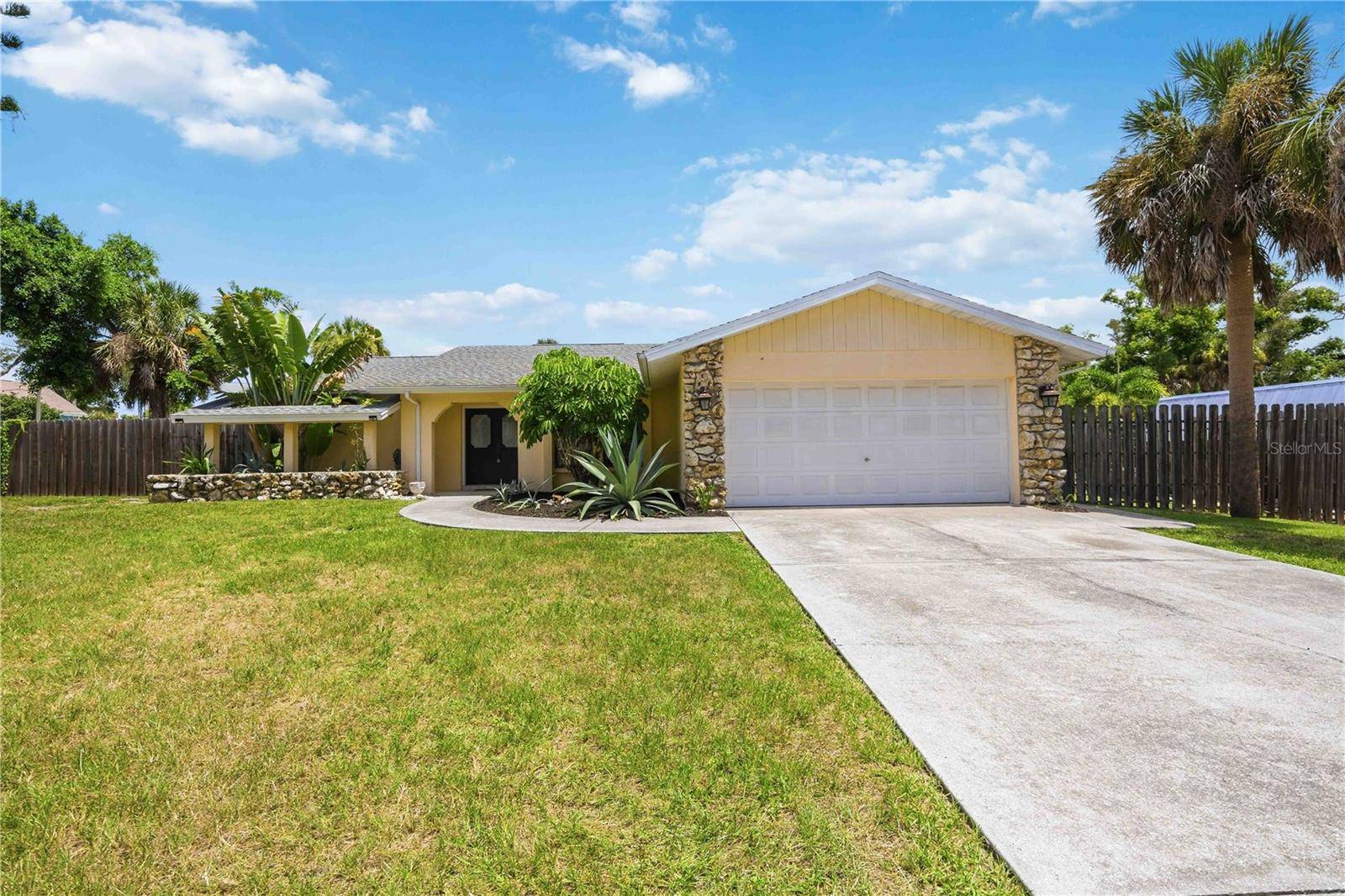 440 LYCHEE RD, Nokomis, FL 34275