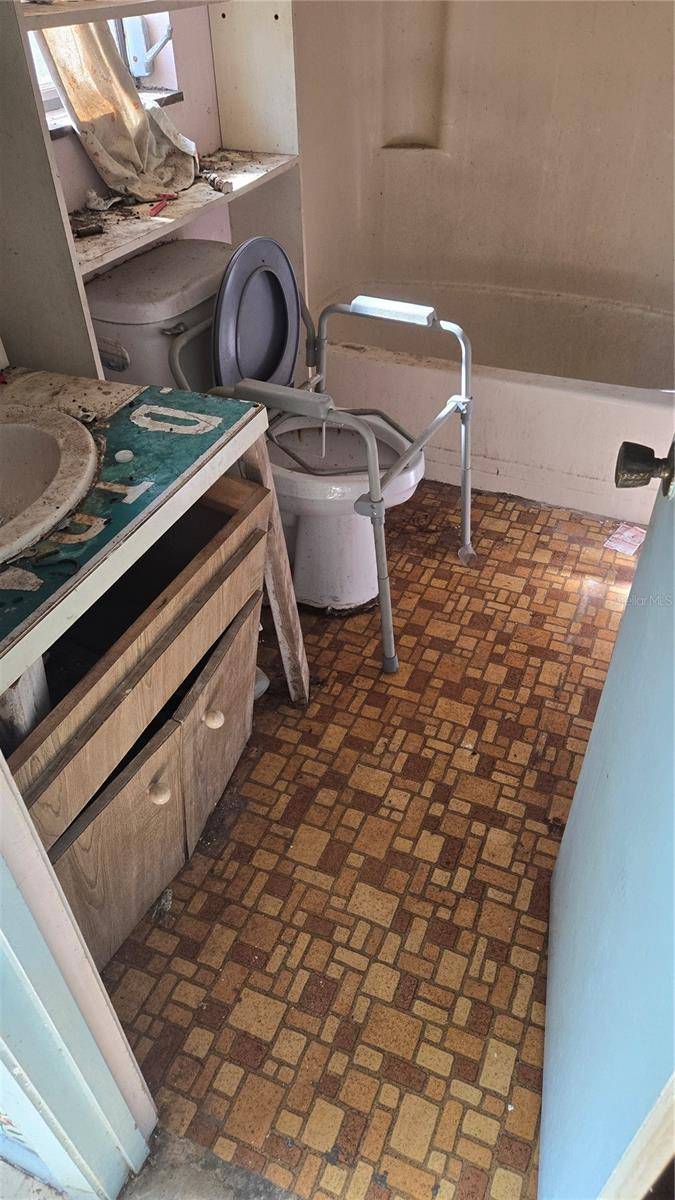 220 MOUNT PLEASANT RD, Nokomis, FL 34275
