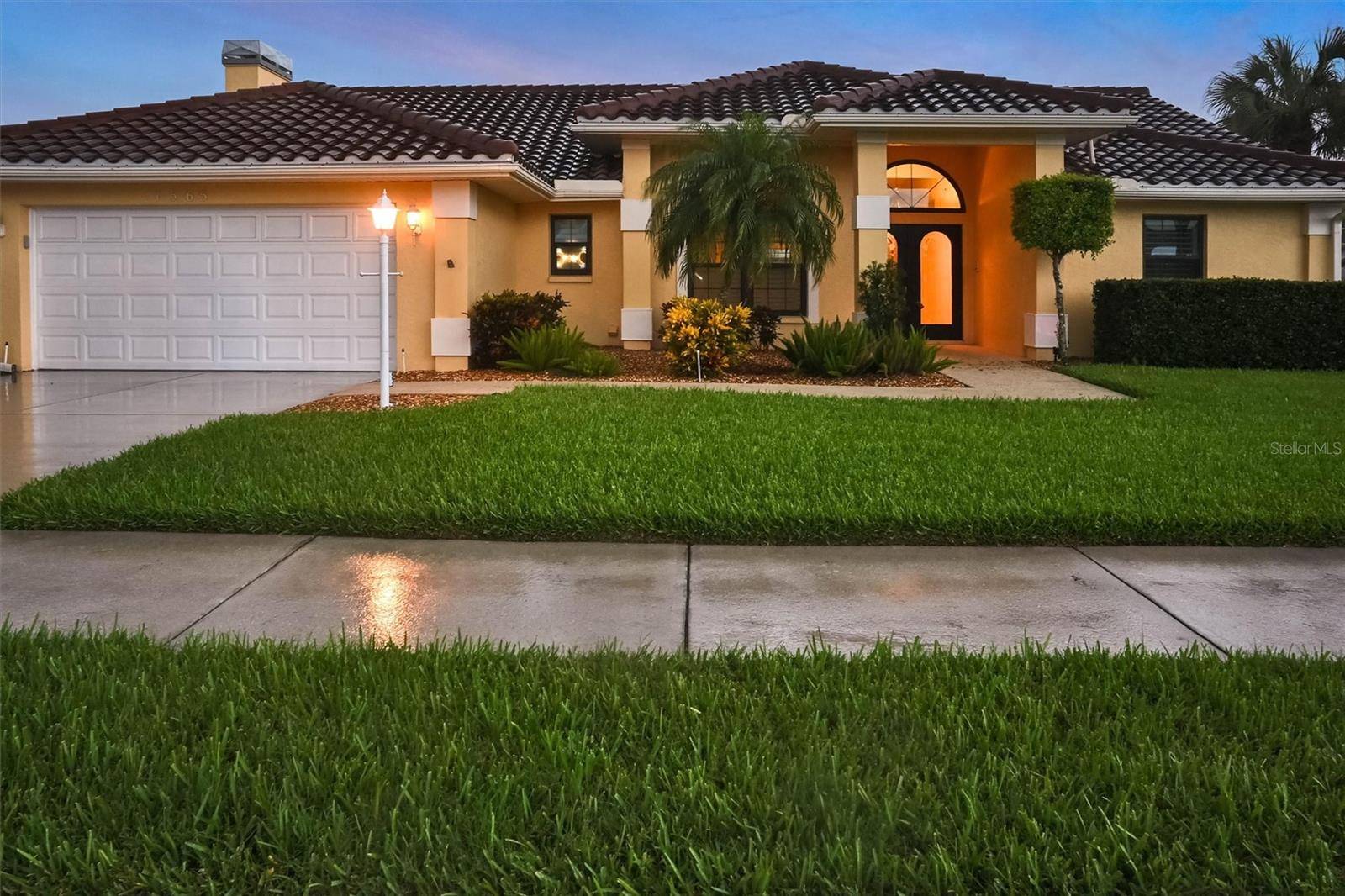 1565 WATERFORD DR, Venice, FL 34292