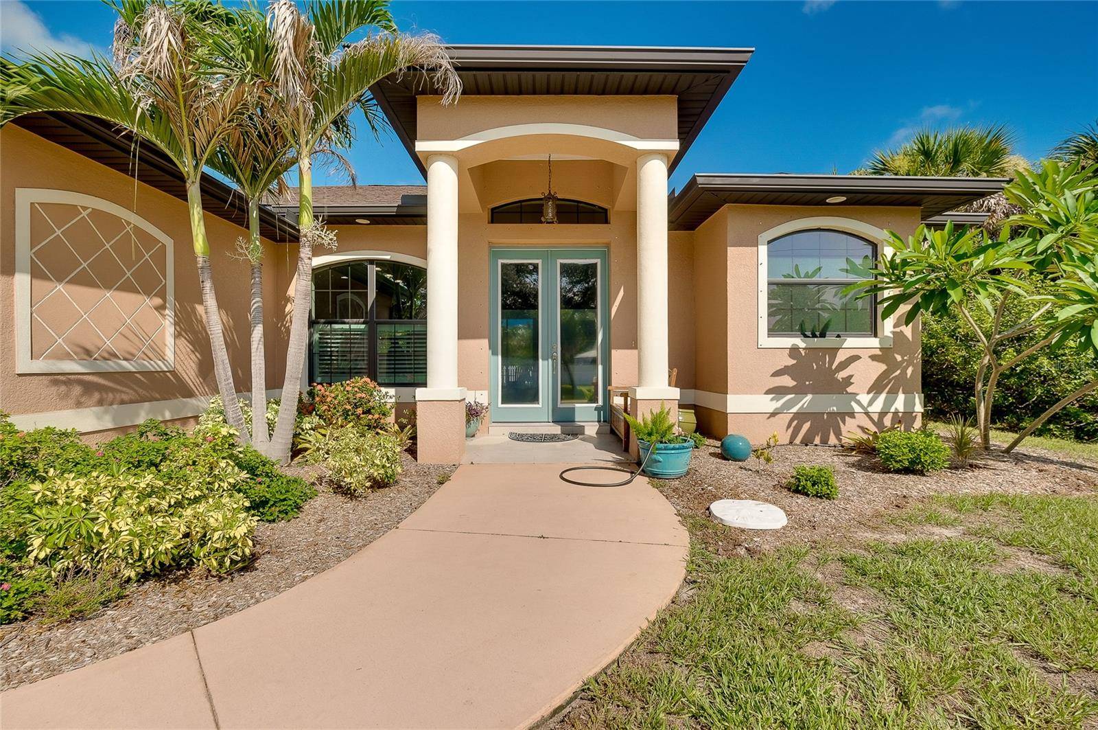 545 PEMBROKE DR, Port Charlotte, FL 33954