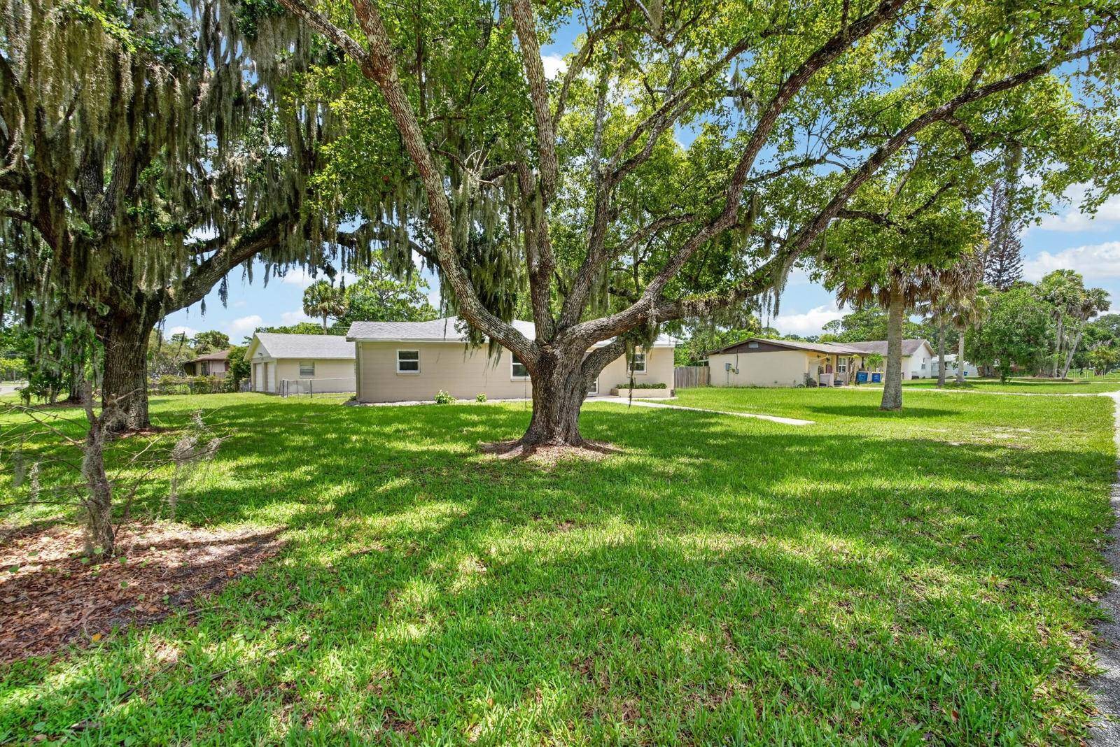 2205 JUNIPER DR, Edgewater, FL 32141