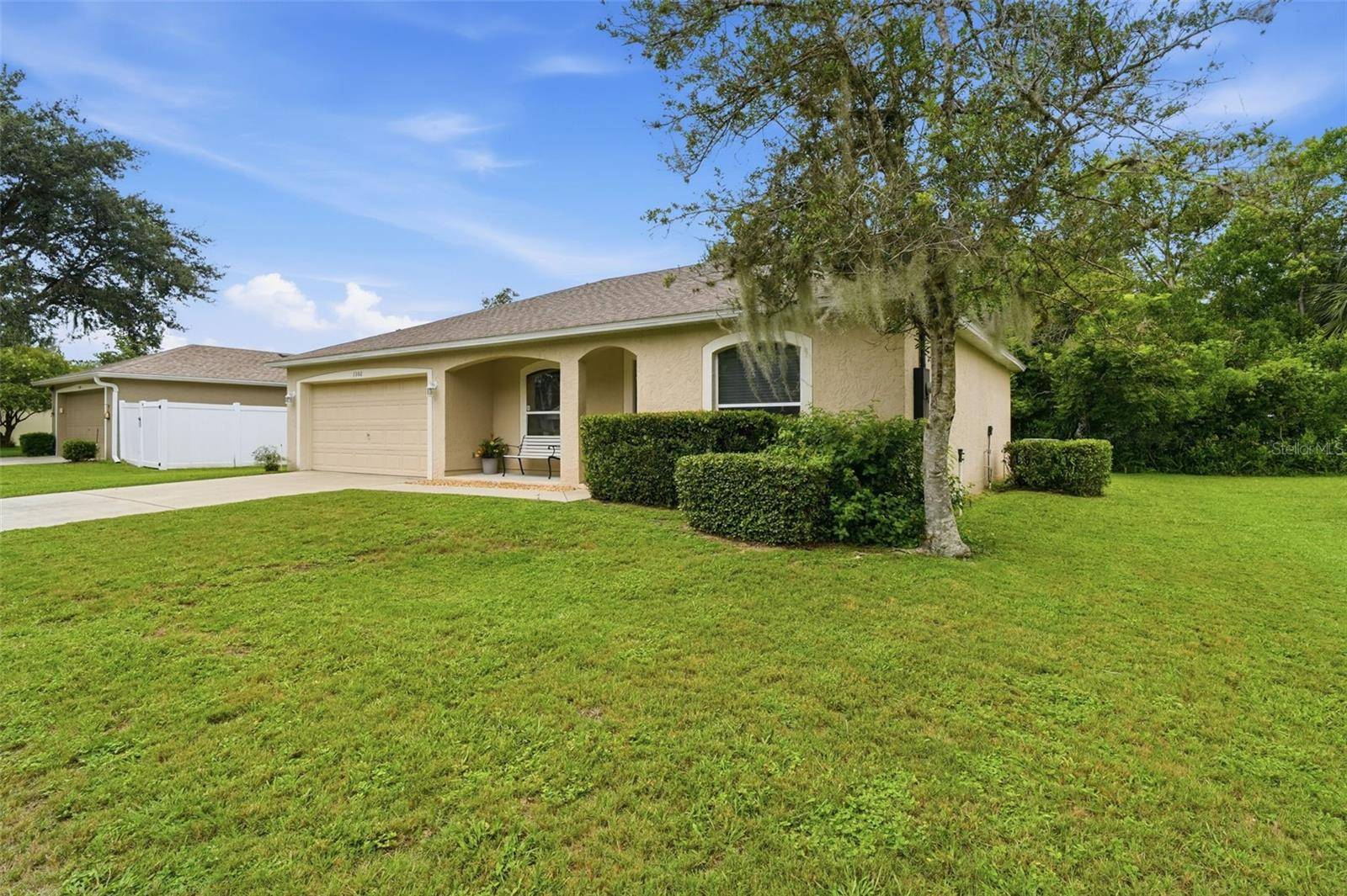 1302 BENTON LAKE DR E, Deland, FL 32724