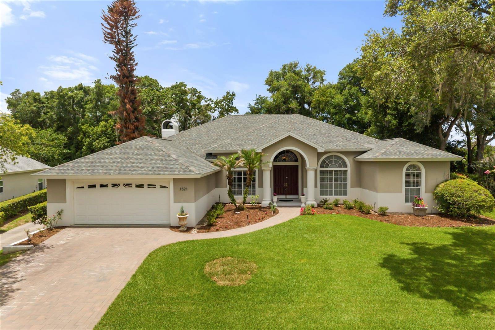 1521 EDGEWATER DR, Mount Dora, FL 32757