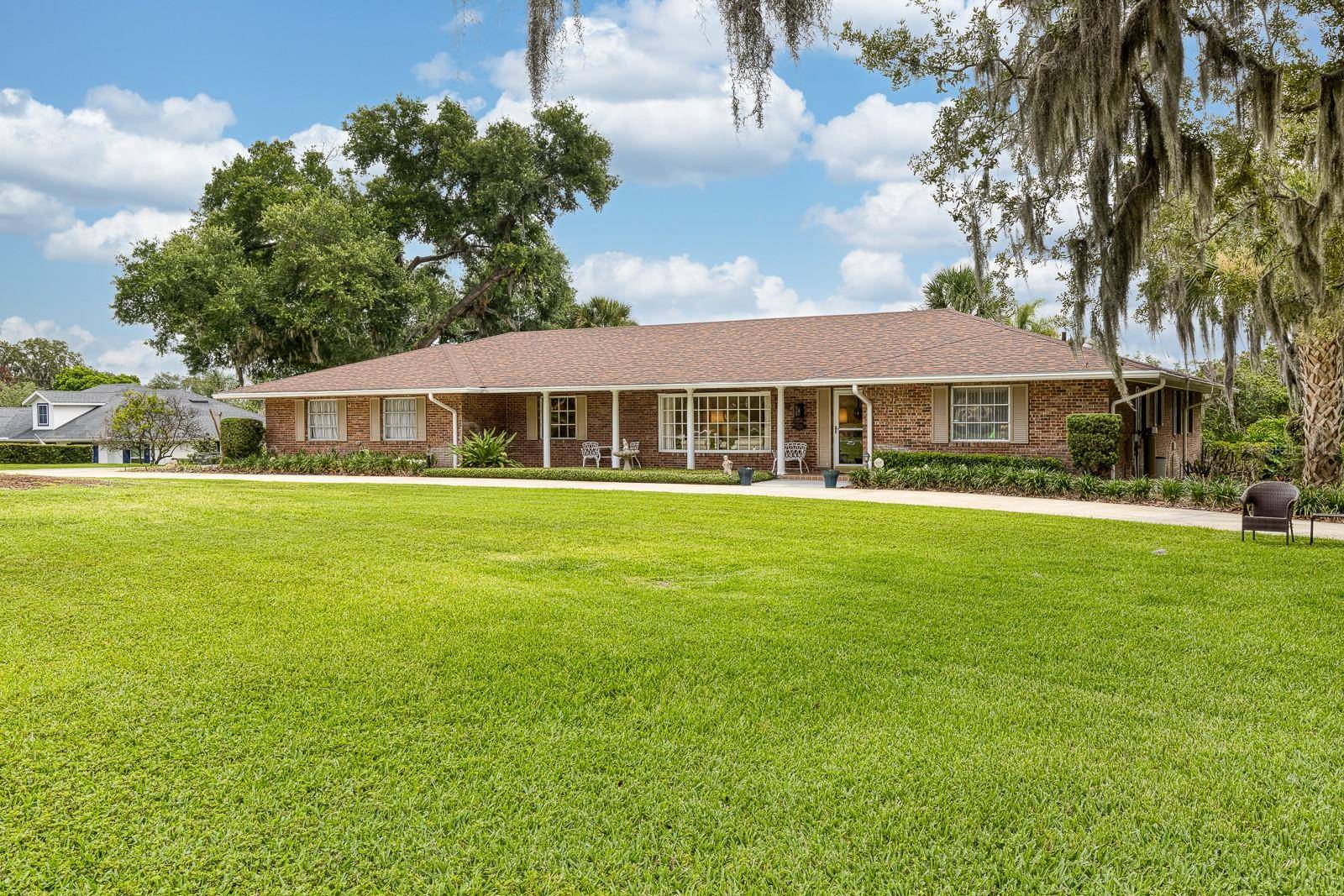 900 N CITRUS AVE, Howey In The Hills, FL 34737