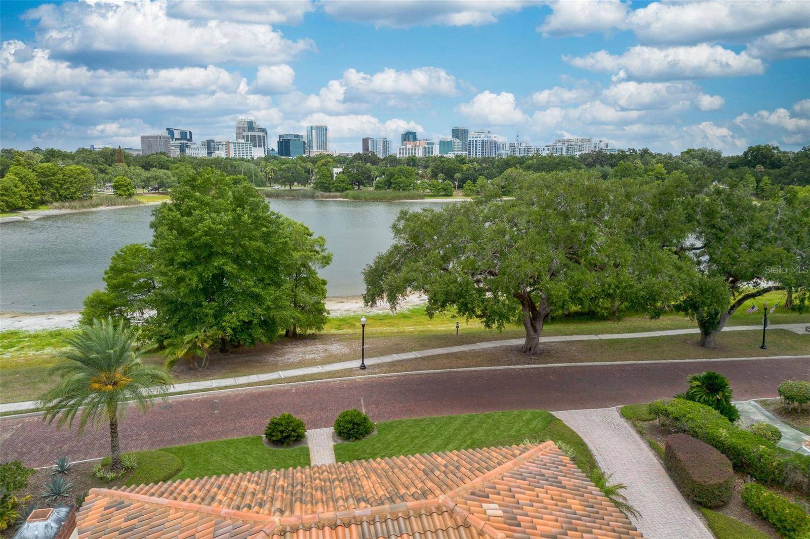 830 LAKE DAVIS DR, Orlando, FL 32806