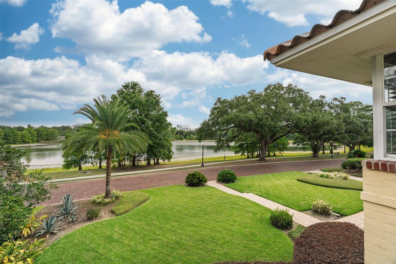 830 LAKE DAVIS DR, Orlando, FL 32806