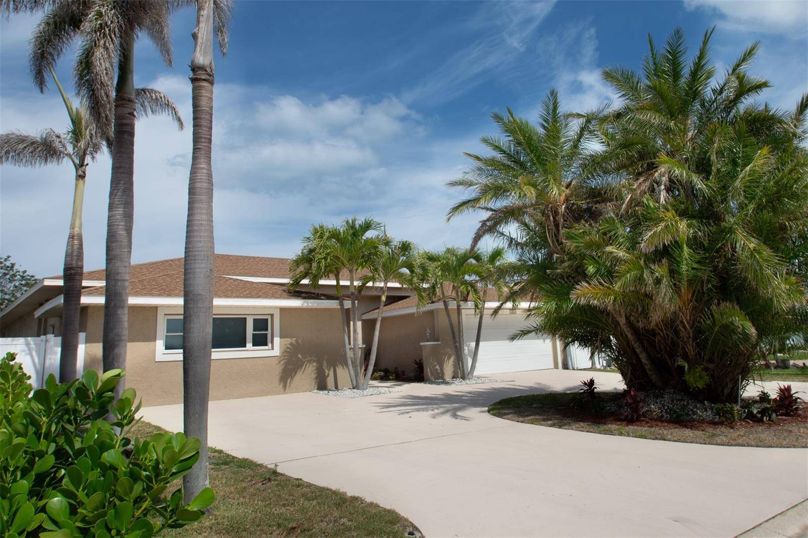 2504 HIBISCUS DR W, Belleair Beach, FL 33786