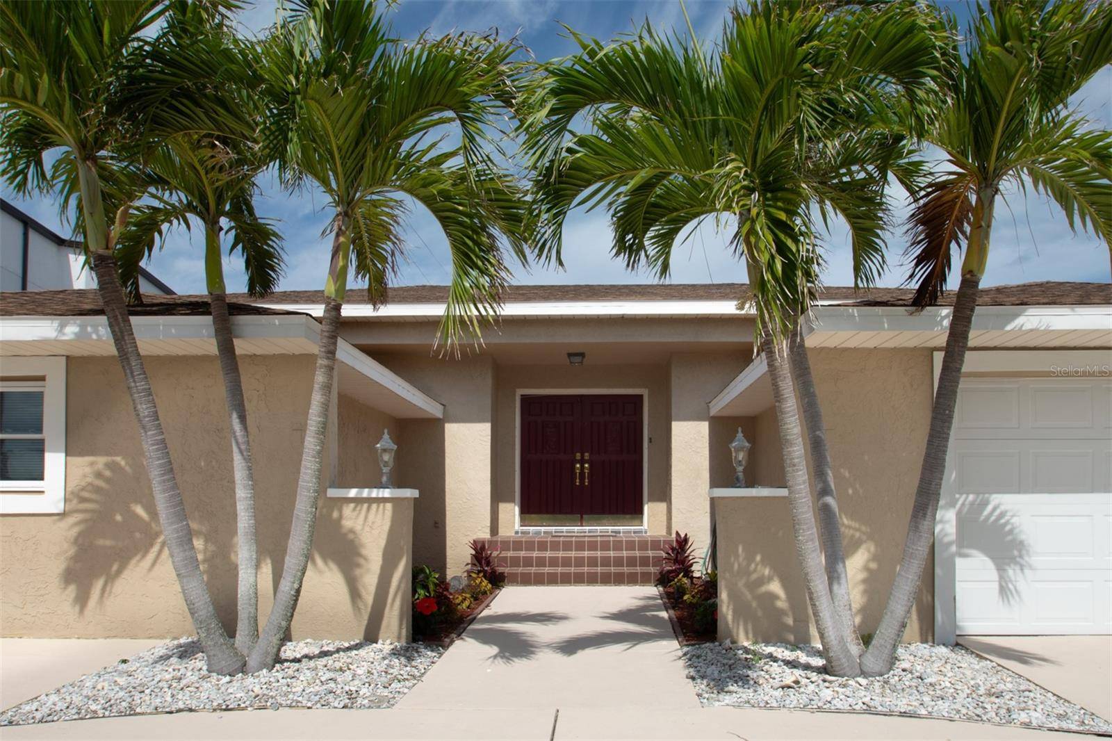 2504 HIBISCUS DR W, Belleair Beach, FL 33786