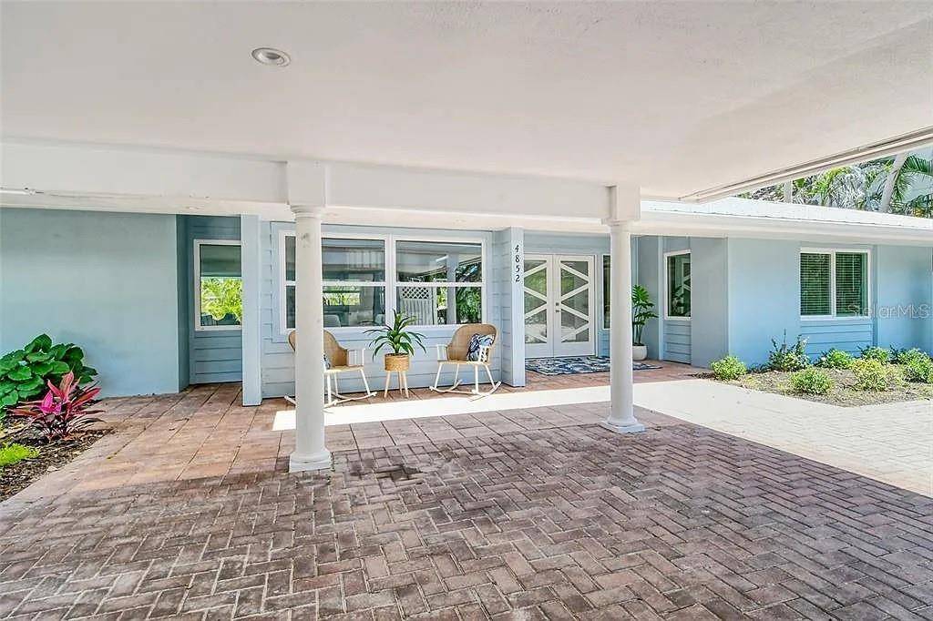 4852 FEATHERBED LN, Sarasota, FL 34242