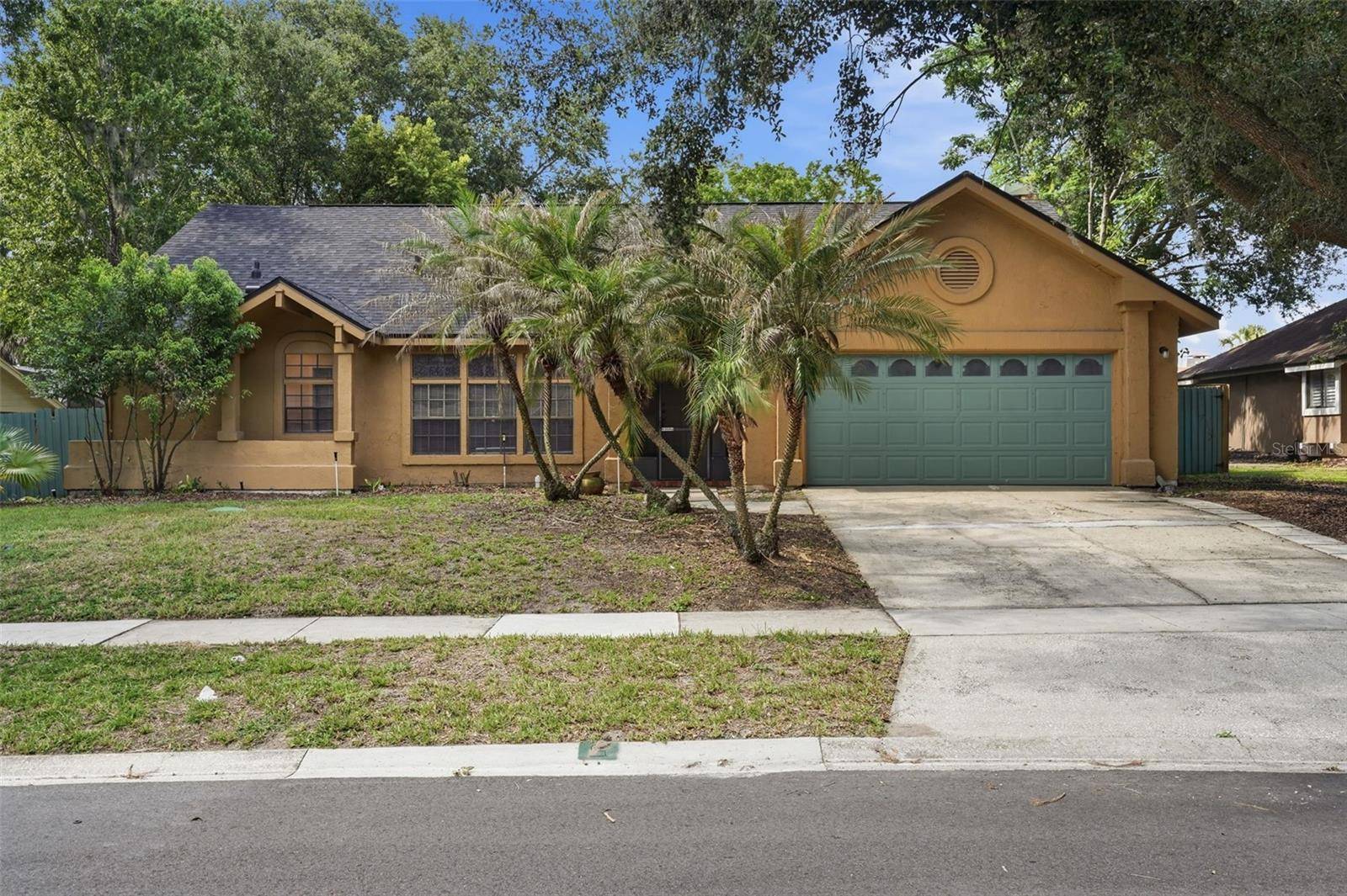 733 SWAYING PALM DR, Apopka, FL 32712