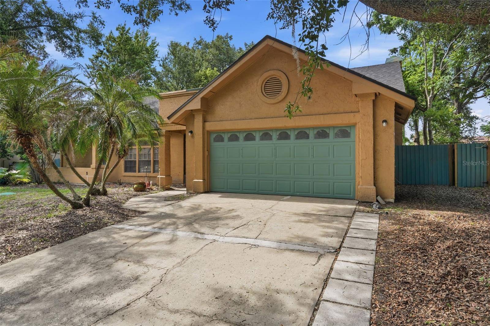 733 SWAYING PALM DR, Apopka, FL 32712