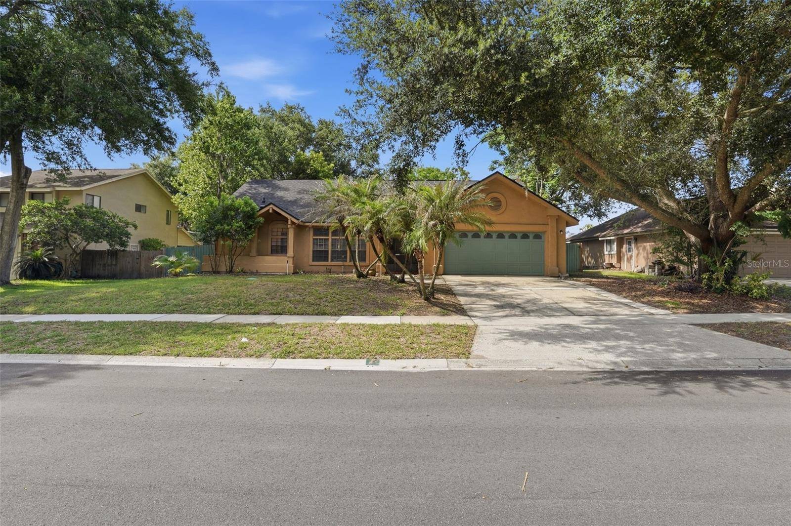 733 SWAYING PALM DR, Apopka, FL 32712