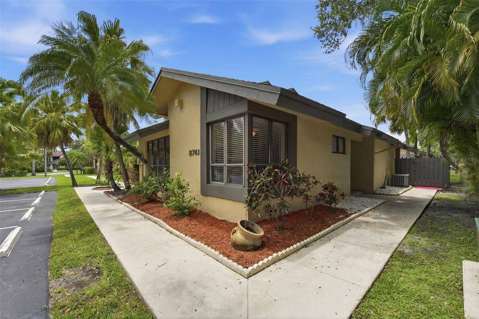 8741 CLEARY BLVD, Fort Lauderdale, FL 33324