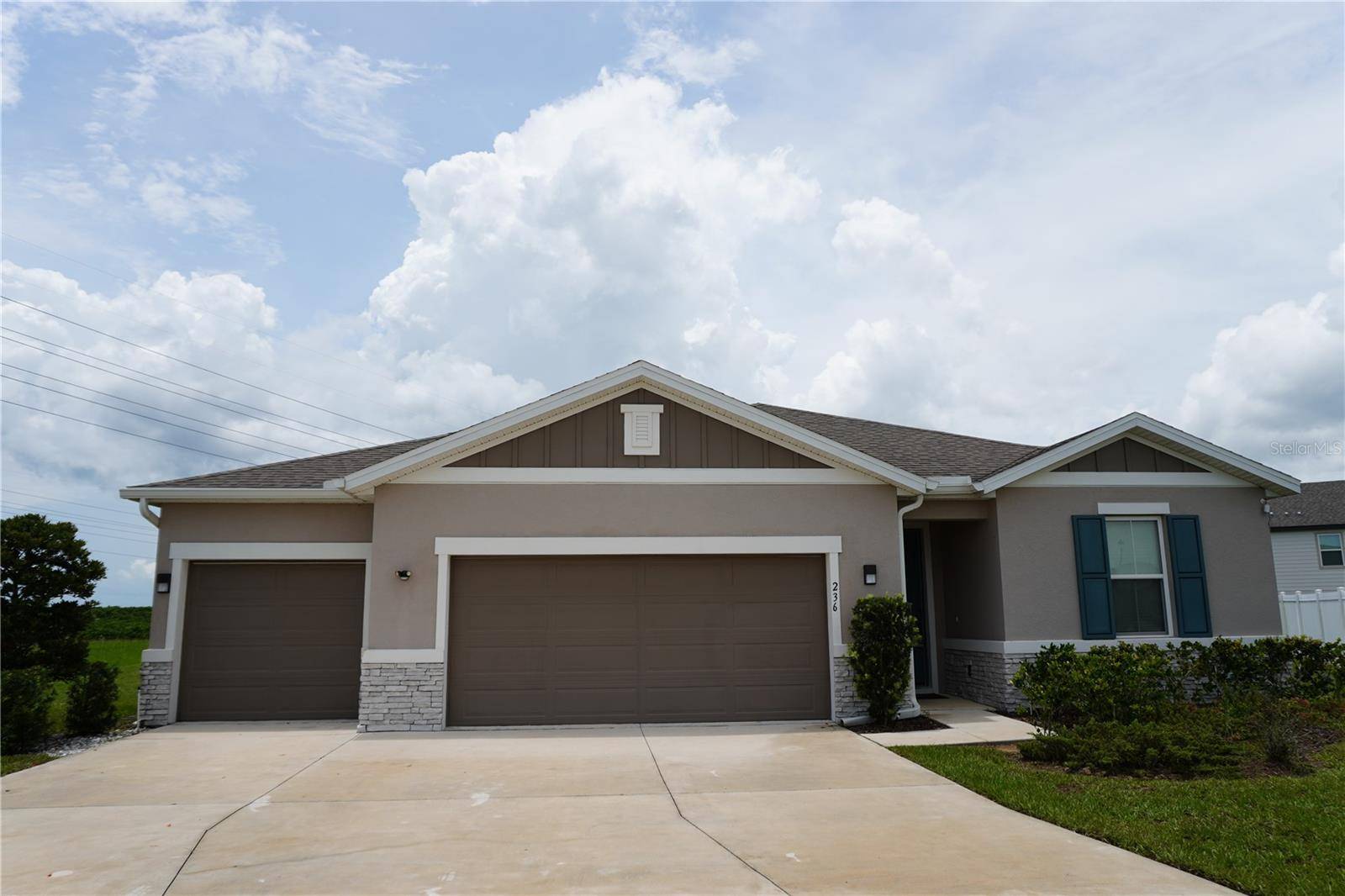 236 HILLCREST DR, Dundee, FL 33838