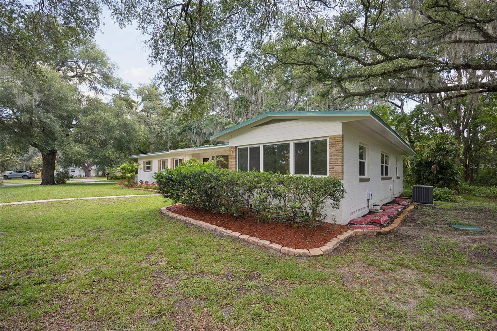 22 POINSETTIA DR, Deland, FL 32724