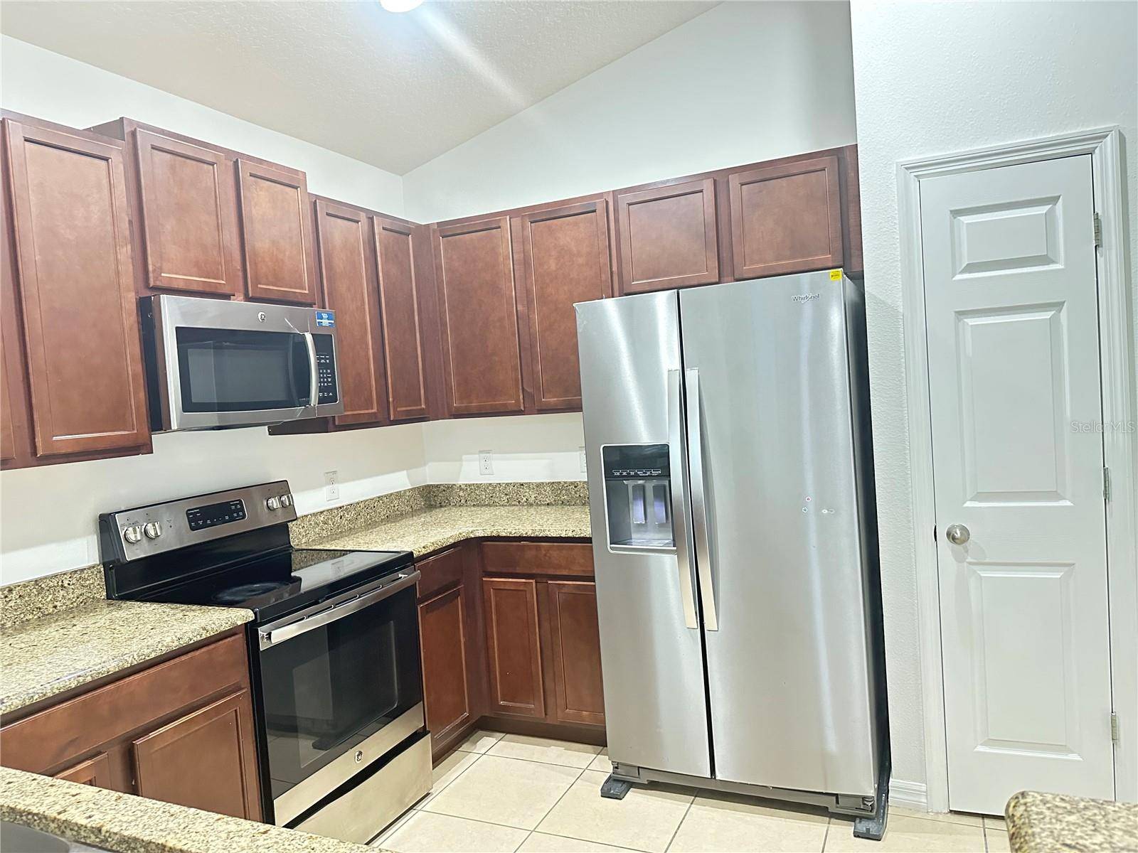 477 KESTREL DR, Groveland, FL 34736