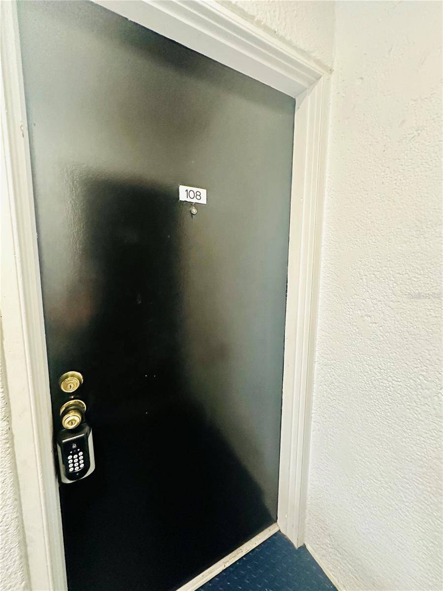 525 CONWAY RD #108, Orlando, FL 32807