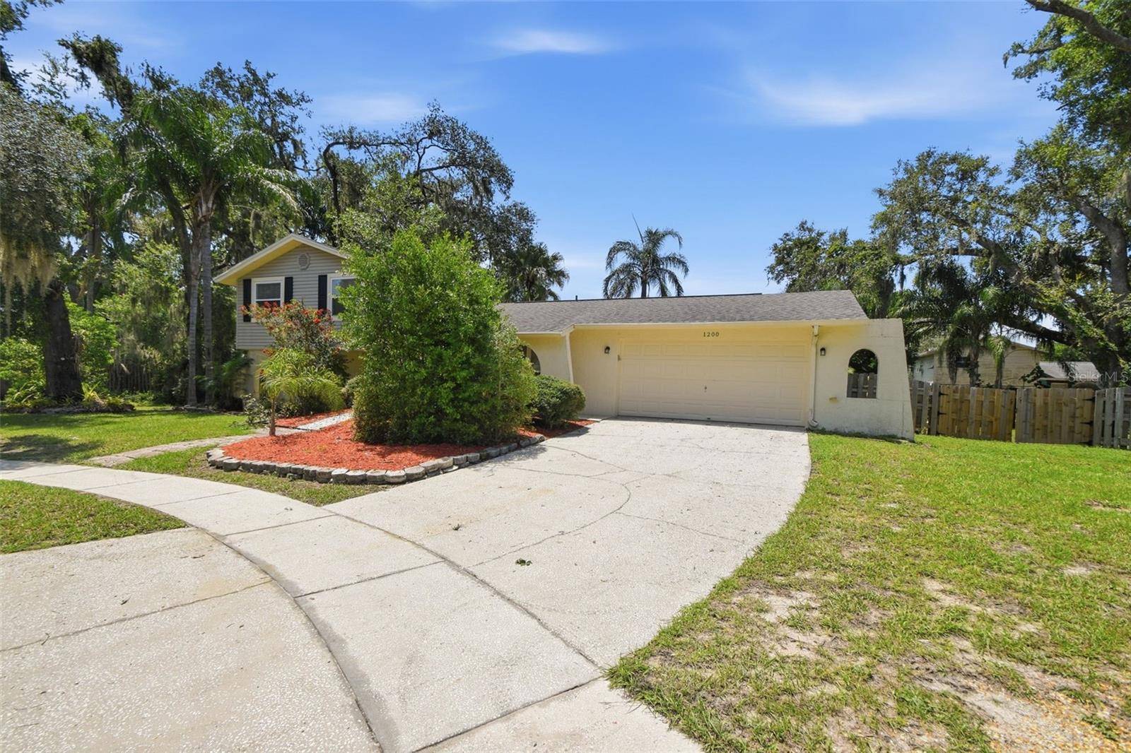 1200 LAKE VALRICO LN, Valrico, FL 33594