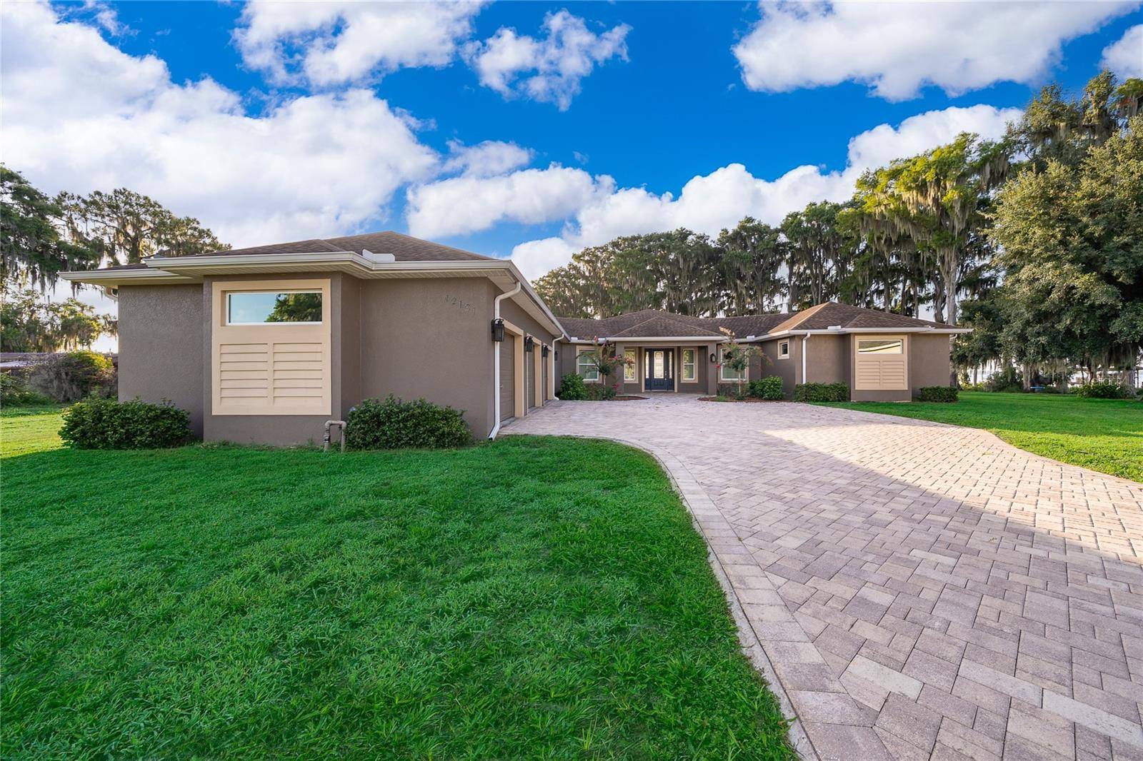 12131 EAGLES POINT CT, Grand Island, FL 32735