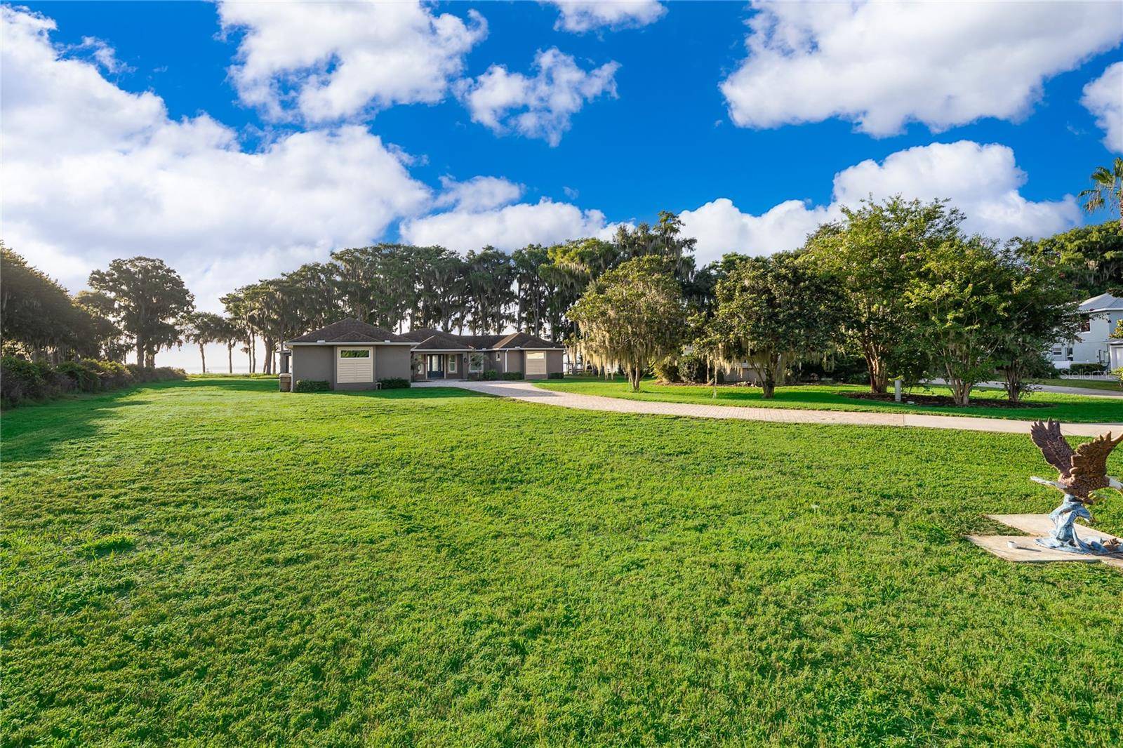 12131 EAGLES POINT CT, Grand Island, FL 32735