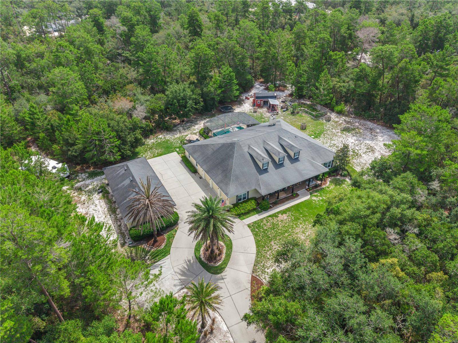 450 VALLEY STREAM DR, Geneva, FL 32732