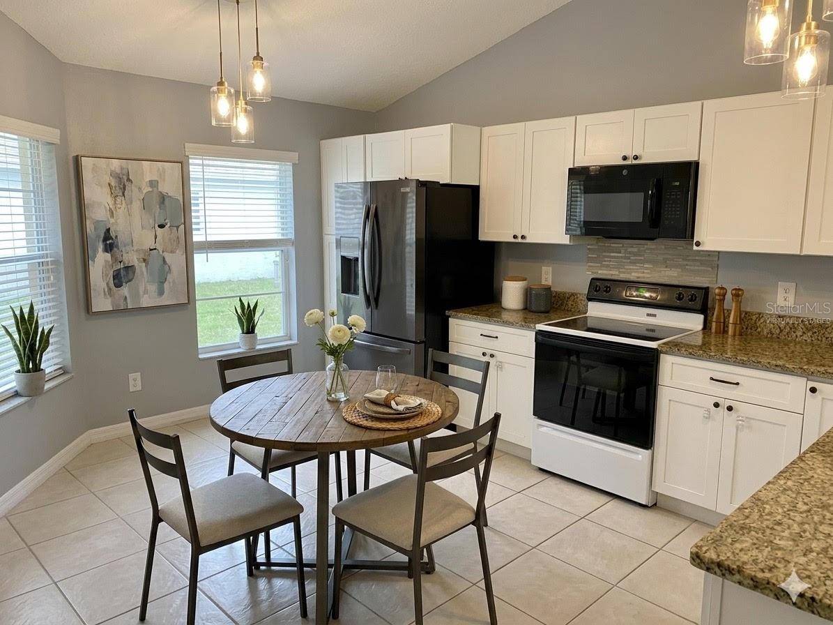 82 LAKEPOINTE CIR #82, Kissimmee, FL 34743