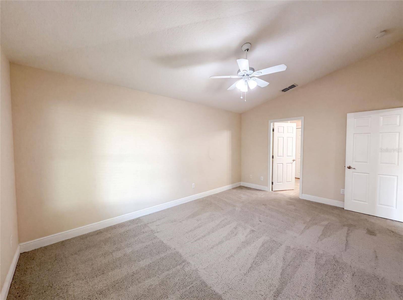 33137 IRONGATE DR, Leesburg, FL 34788