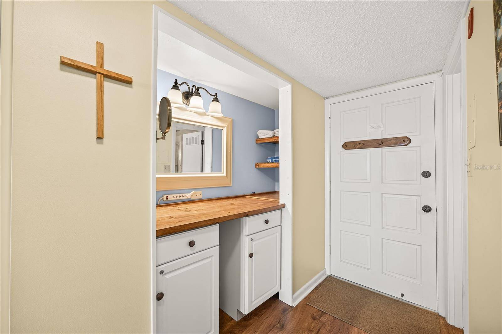 601 N MCDONALD ST #2, Mount Dora, FL 32757