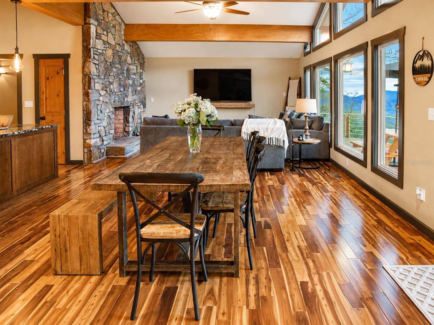 425 FLAT TOP MOUNTAIN RD, Fairview, NC 28730