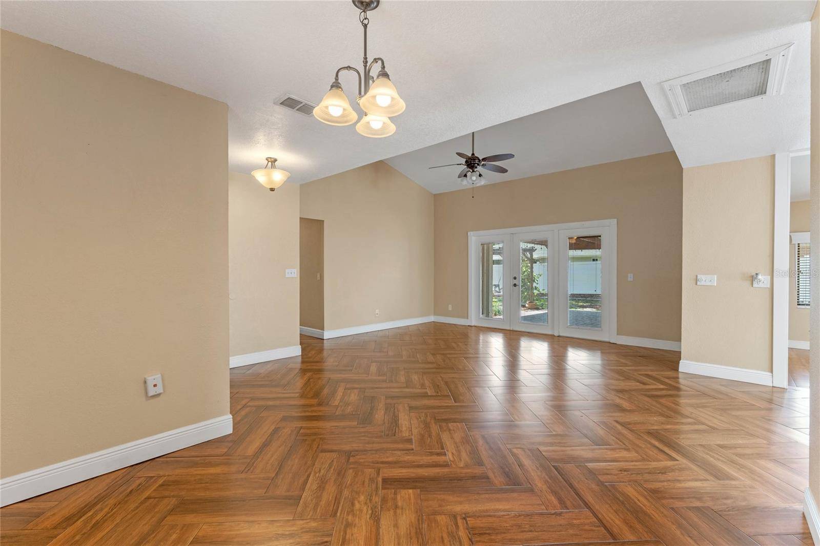 521 LAKESHORE CIR, Lake Mary, FL 32746