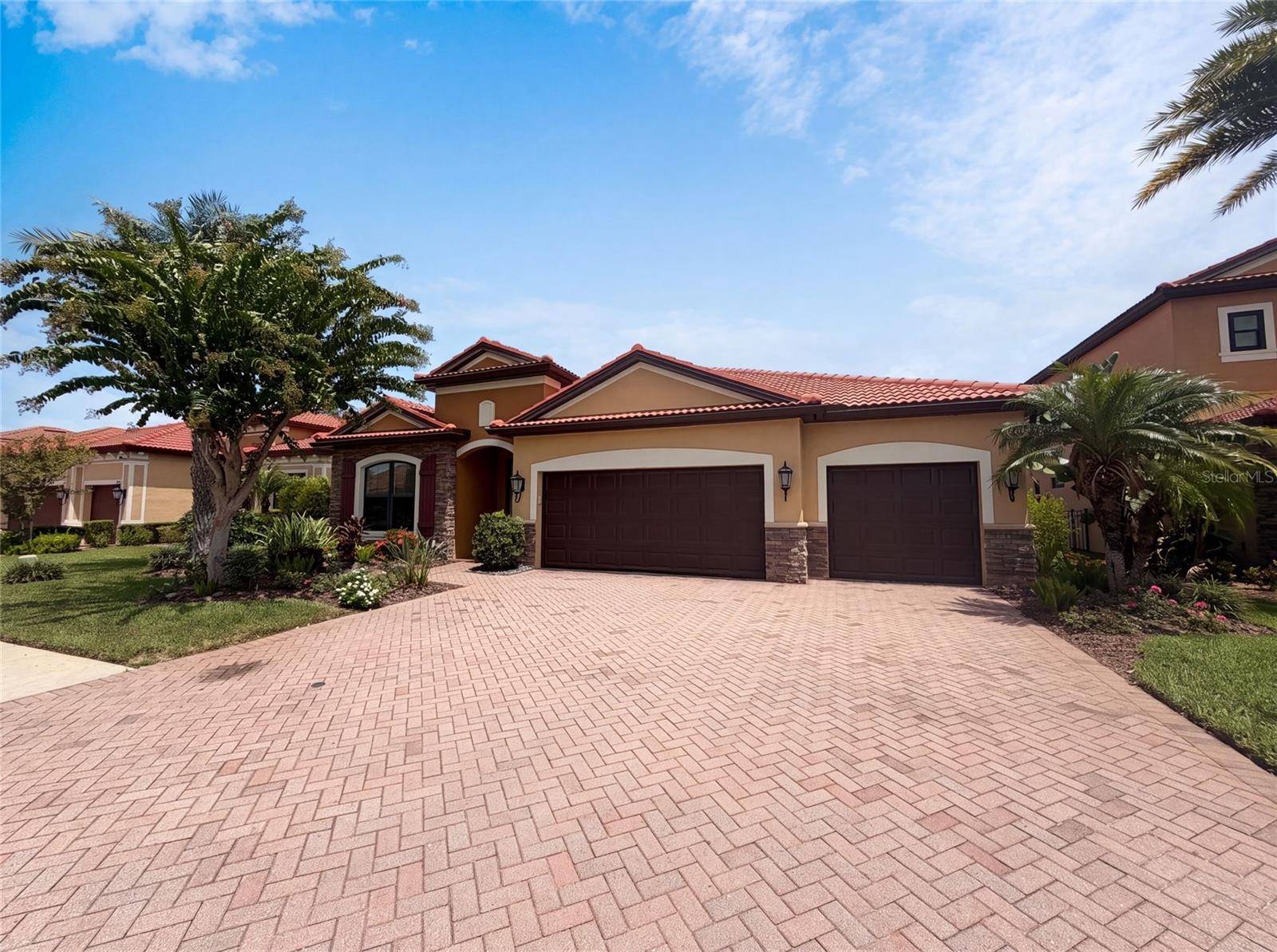 2575 GRAND LAKESIDE DR, Palm Harbor, FL 34684