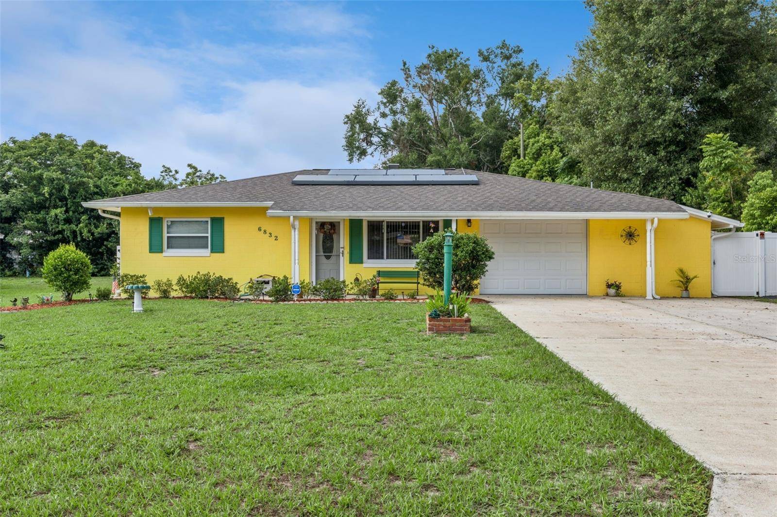 6832 OSWEGO DR, Mount Dora, FL 32757