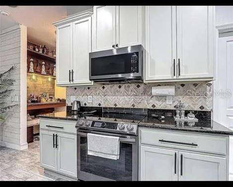 911 LA TERRAZA LN, Kissimmee, FL 34744