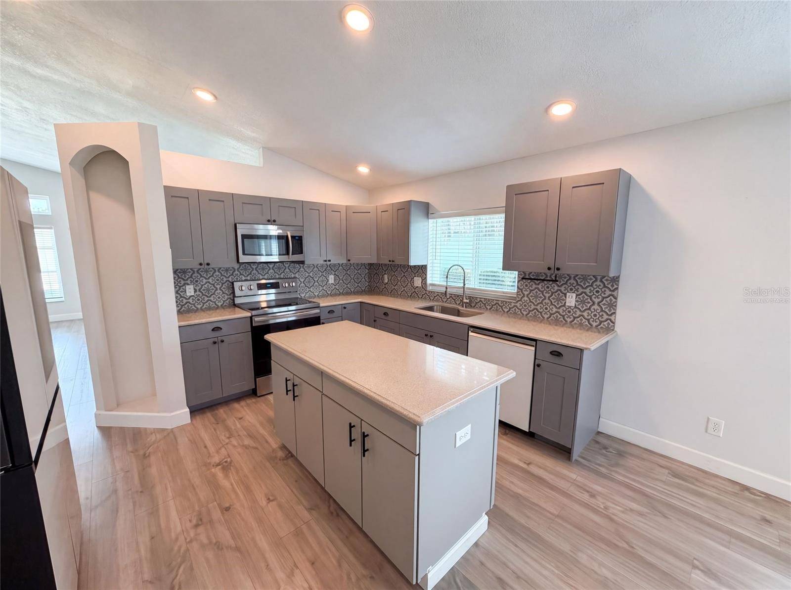 3800 SEMINOLE DR, Orlando, FL 32812