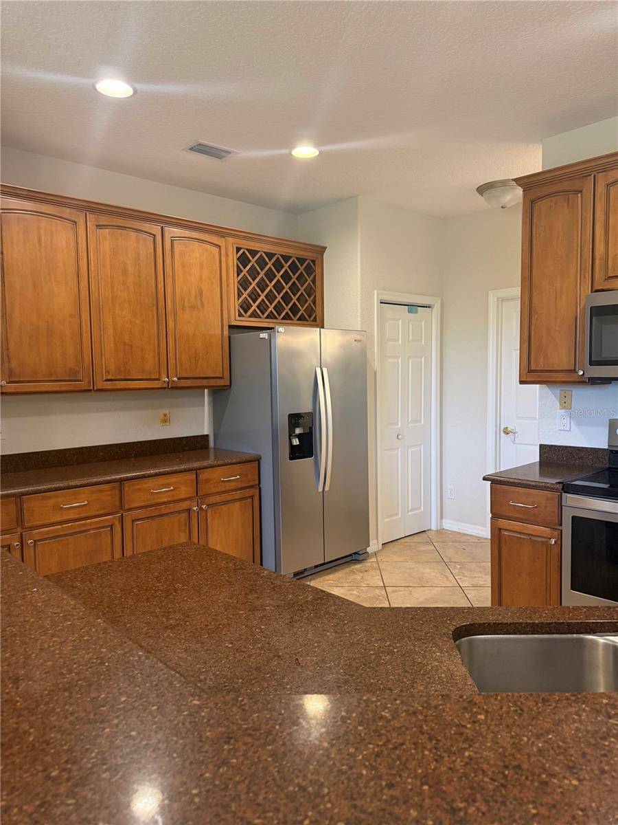 9617 SPRING LAKE DR, Clermont, FL 34711