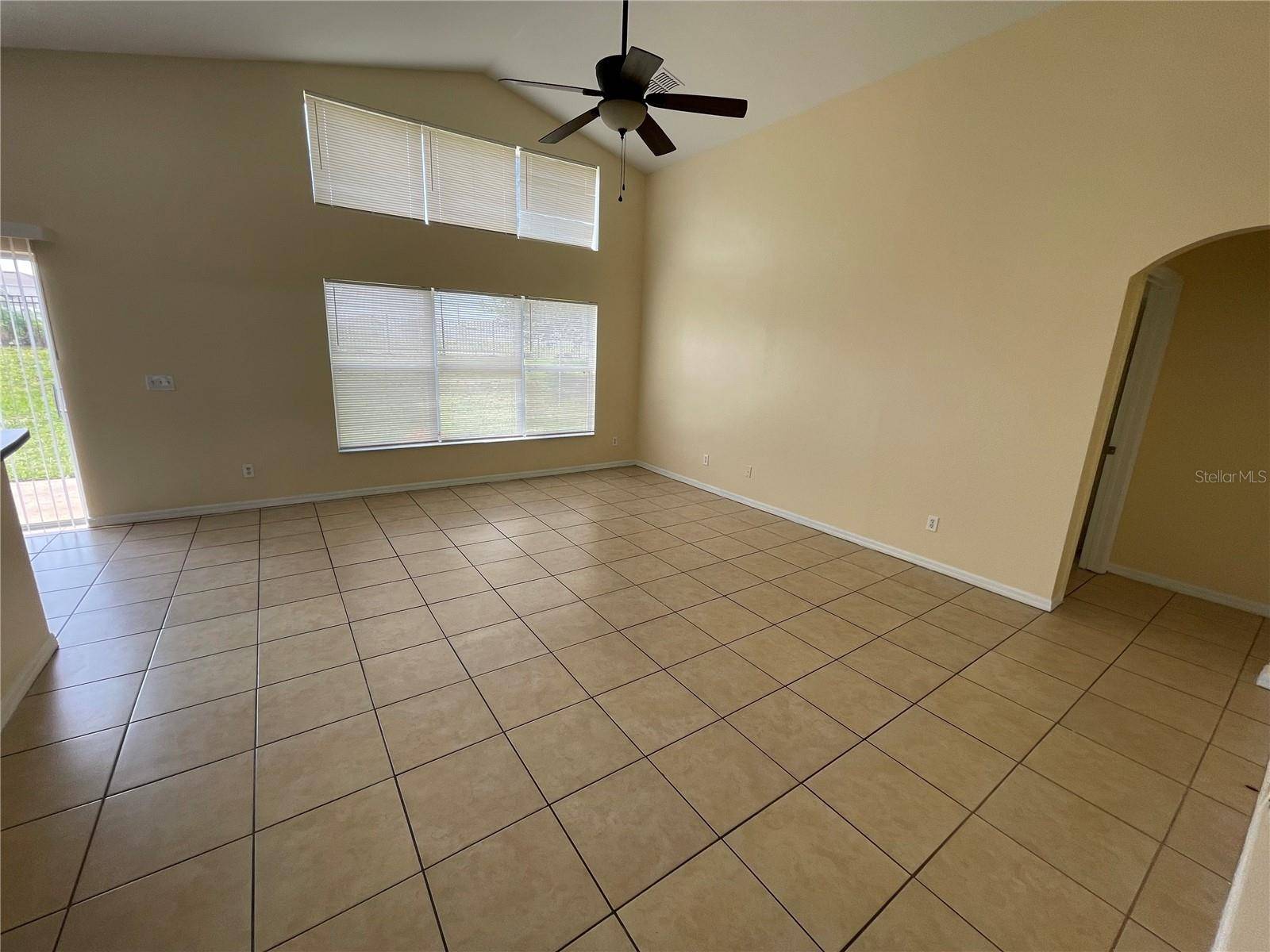 1406 VISTA DEL LAGO BLVD, Dundee, FL 33838