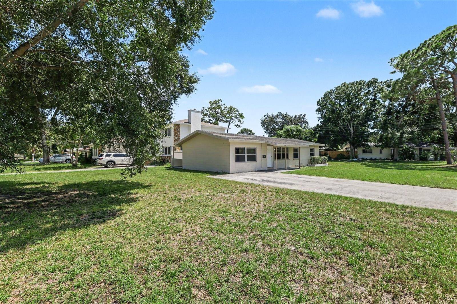 5585 ATLANTIC AVE N, St Petersburg, FL 33703