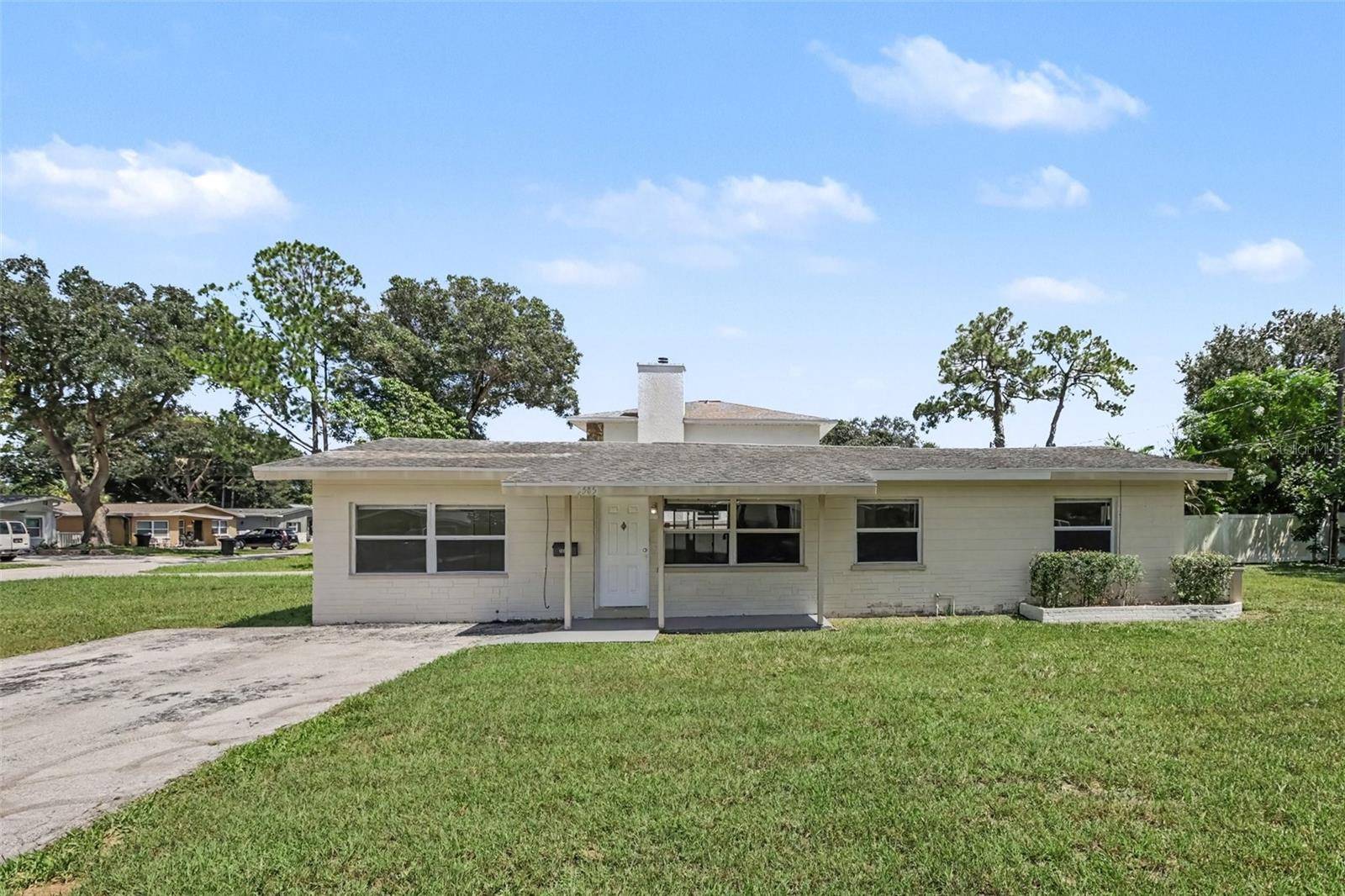 5585 ATLANTIC AVE N, St Petersburg, FL 33703