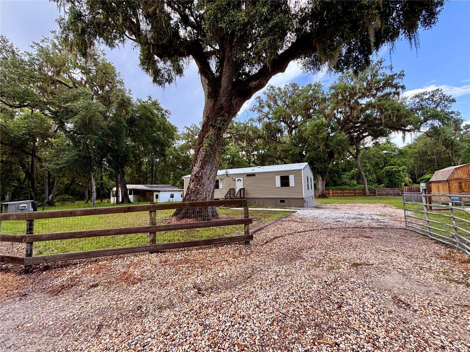 16581 NE 42ND AVE, Citra, FL 32113